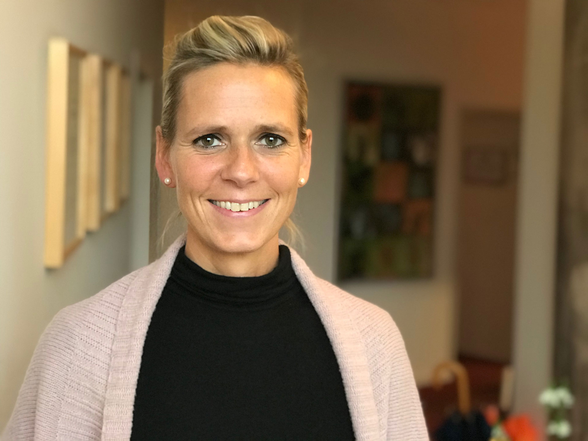 Lydia Schaper in ihrer Praxis